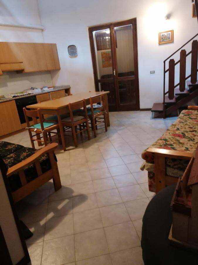 조네 Casa Vacanze 'La Piazza' 빌라 외부 사진